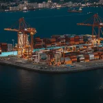Tàu container tại cảng biển