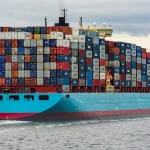 Tàu container trên biển
